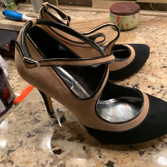 Heels - Picture 5 of 8